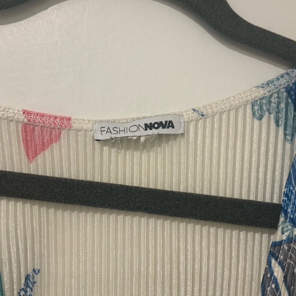 NWOT Fashion Nova Laying on Flowers Bodysuit - Picture 6 of 7